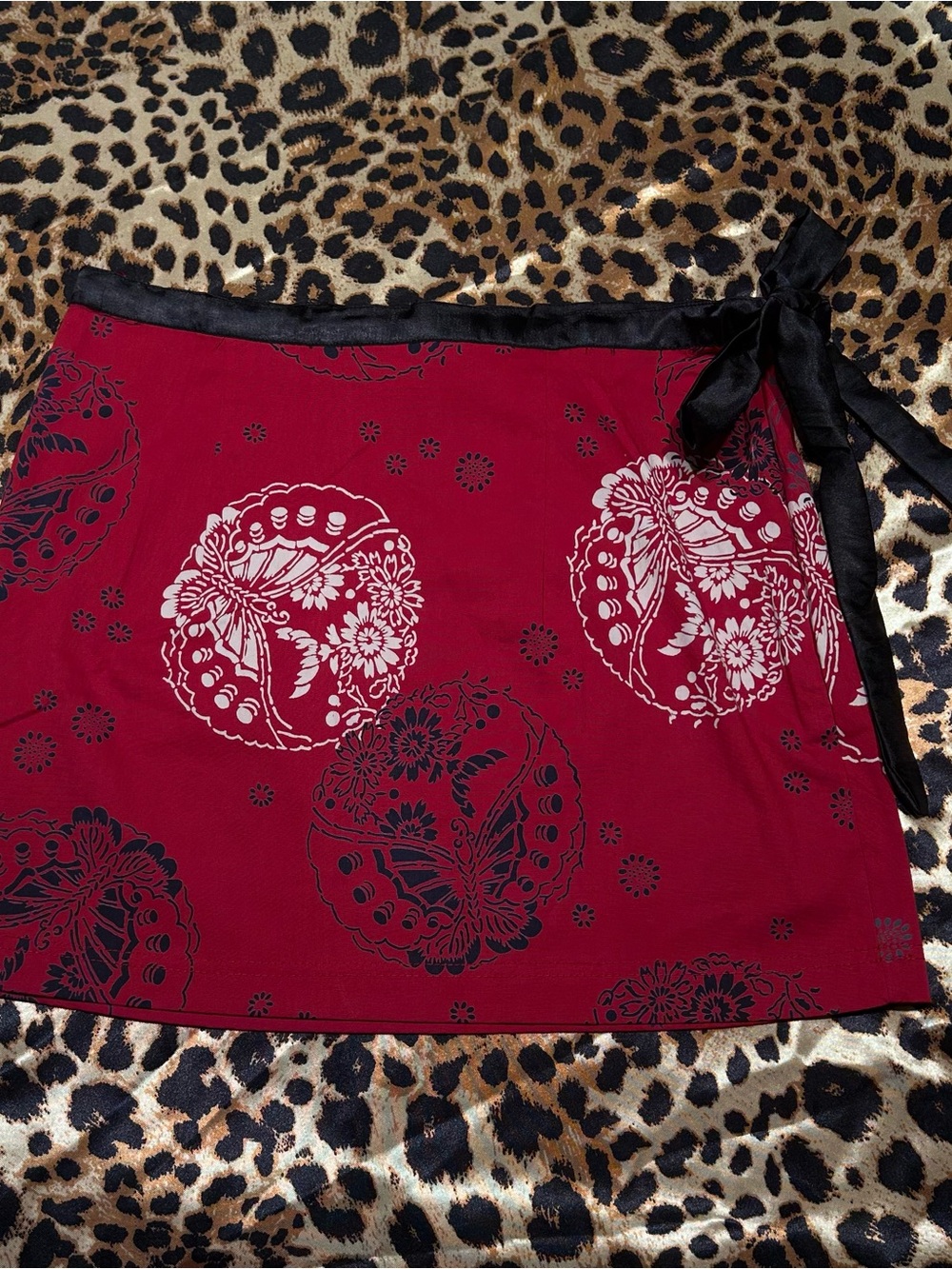❌SOLD❌ Vintage Y2K Deadstock Angie Red Butterfly Floral Print Side Mini Skirt